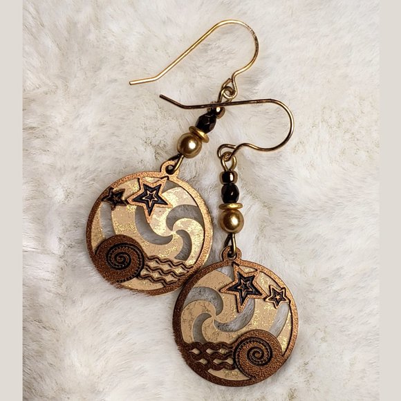 Beaded Metal Seascape Earrings with Stars - Picture 2 of 3